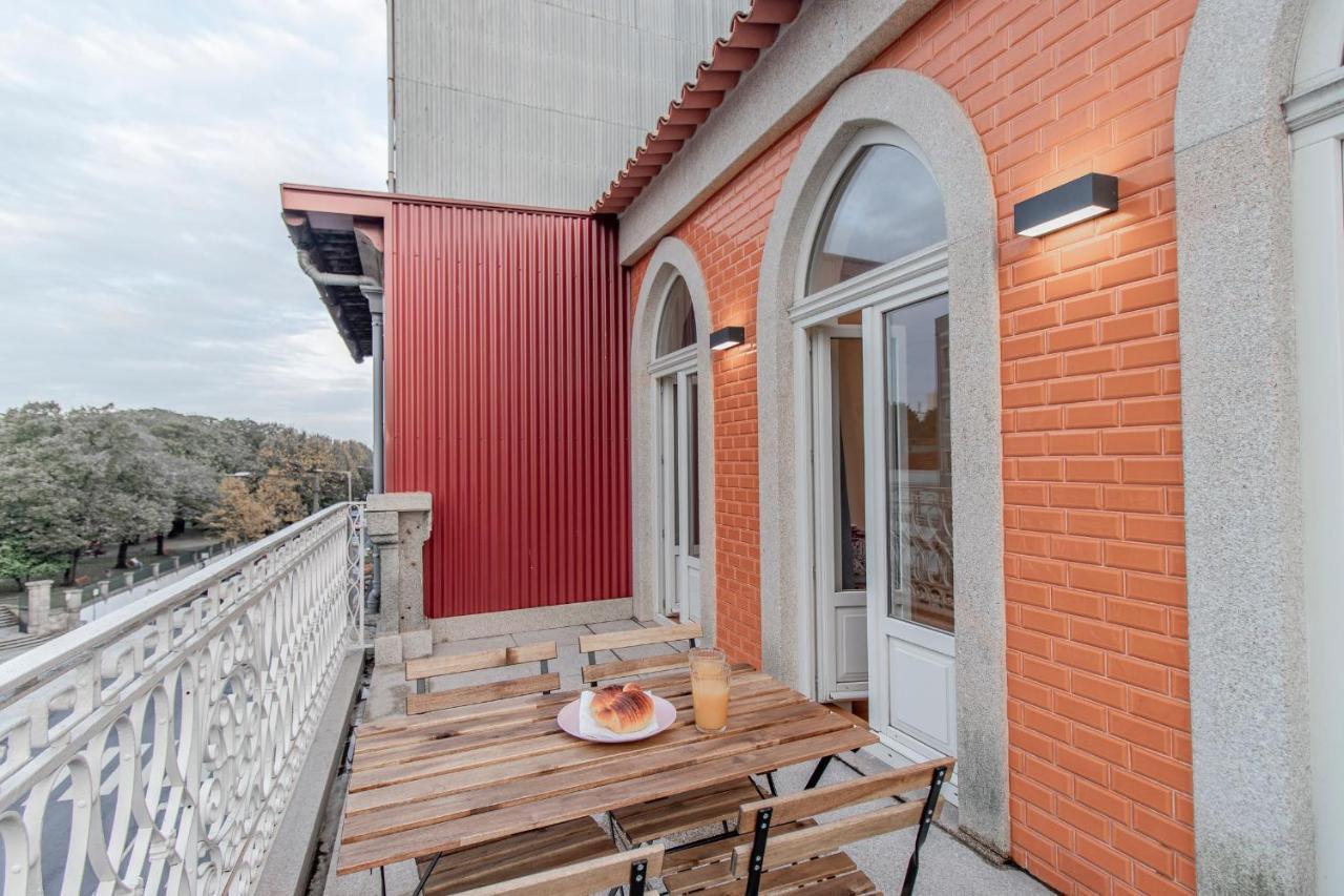 Sweet Studio Apartment W/ Big Balcony By Lovelystay Porto Luaran gambar