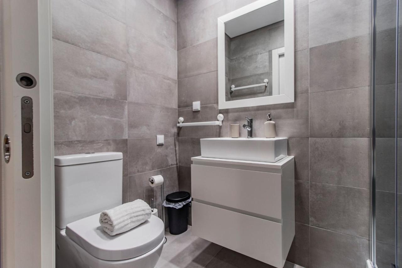 Sweet Studio Apartment W/ Big Balcony By Lovelystay Porto Luaran gambar