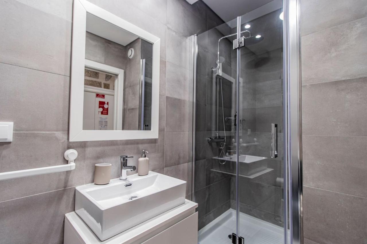 Sweet Studio Apartment W/ Big Balcony By Lovelystay Porto Luaran gambar