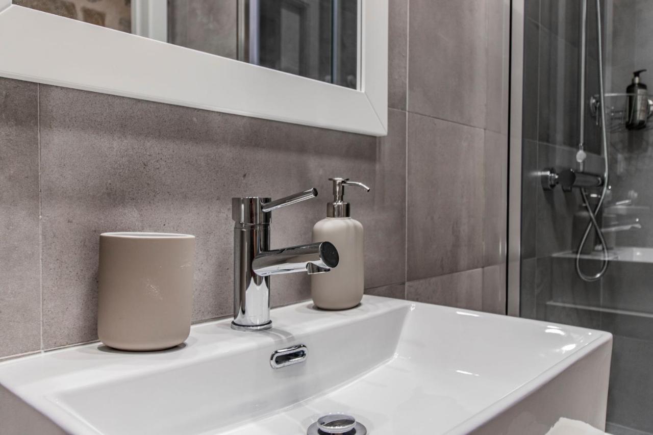 Sweet Studio Apartment W/ Big Balcony By Lovelystay Porto Luaran gambar